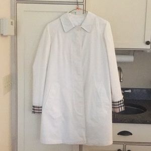 White Burberry raincoat with detachable hood